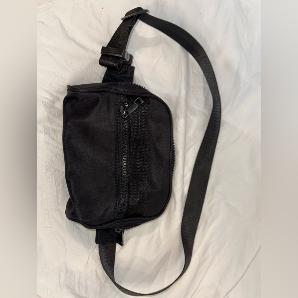 Black Crossbody Fanny Pack ▪️ - Picture 2 of 7